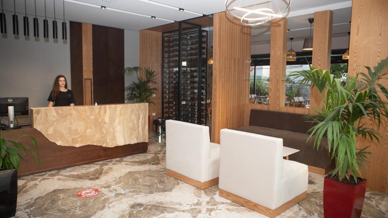 Hotel Qeparo Luaran gambar