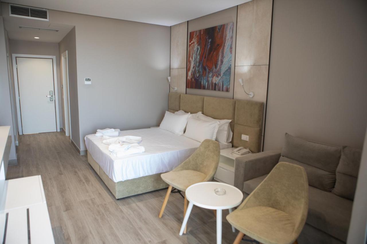 Hotel Qeparo Luaran gambar