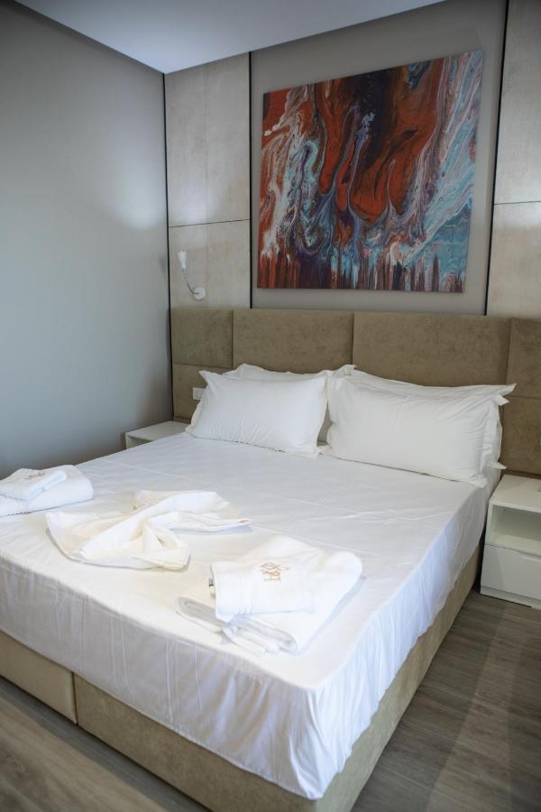 Hotel Qeparo Luaran gambar