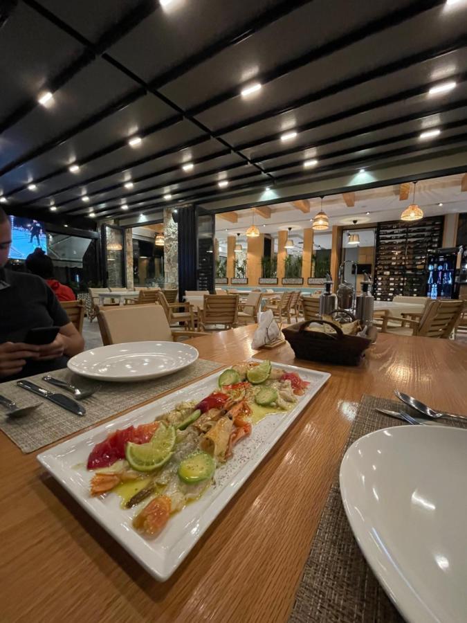 Hotel Qeparo Luaran gambar
